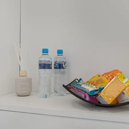 Air Conditioned 5 Min To Railway Station - Old Town דירה *