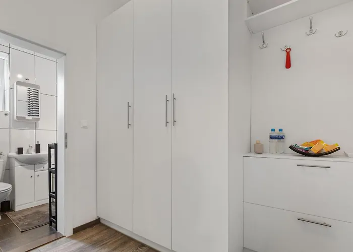 Air Conditioned 5 Min To Railway Station - Old Town *