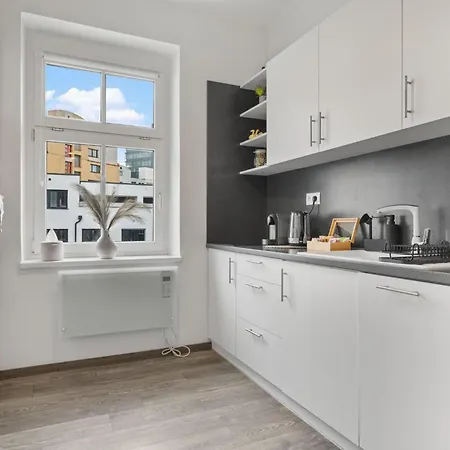 Air Conditioned 5 Min To Railway Station - Old Town Братислава